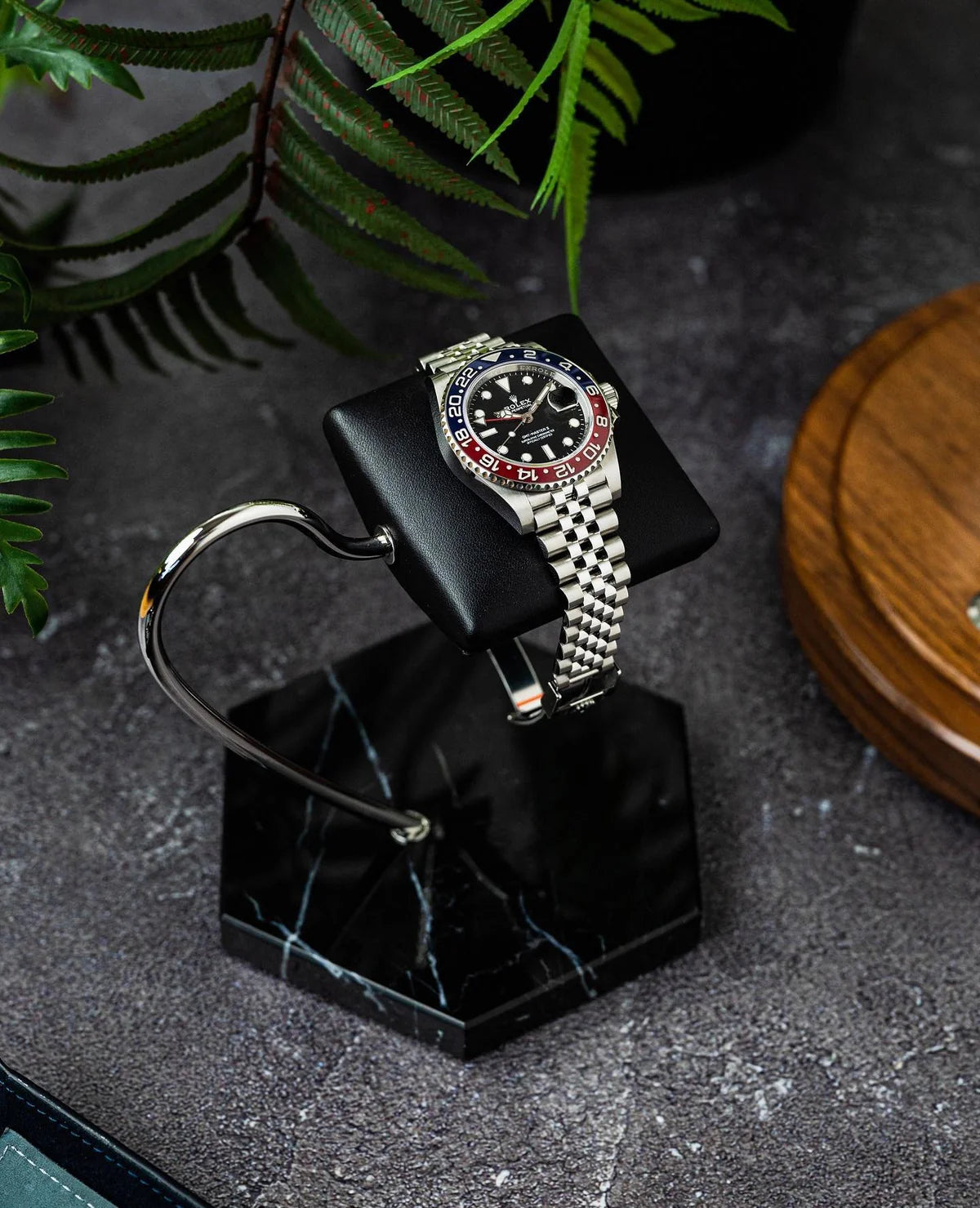 Fawes Hexagonal Watch Stand Single Cushion