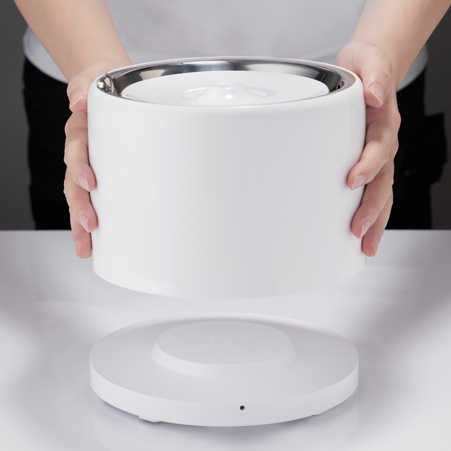 PETKIT EverSweet 3 Pro detachable design with main unit lifted from the base