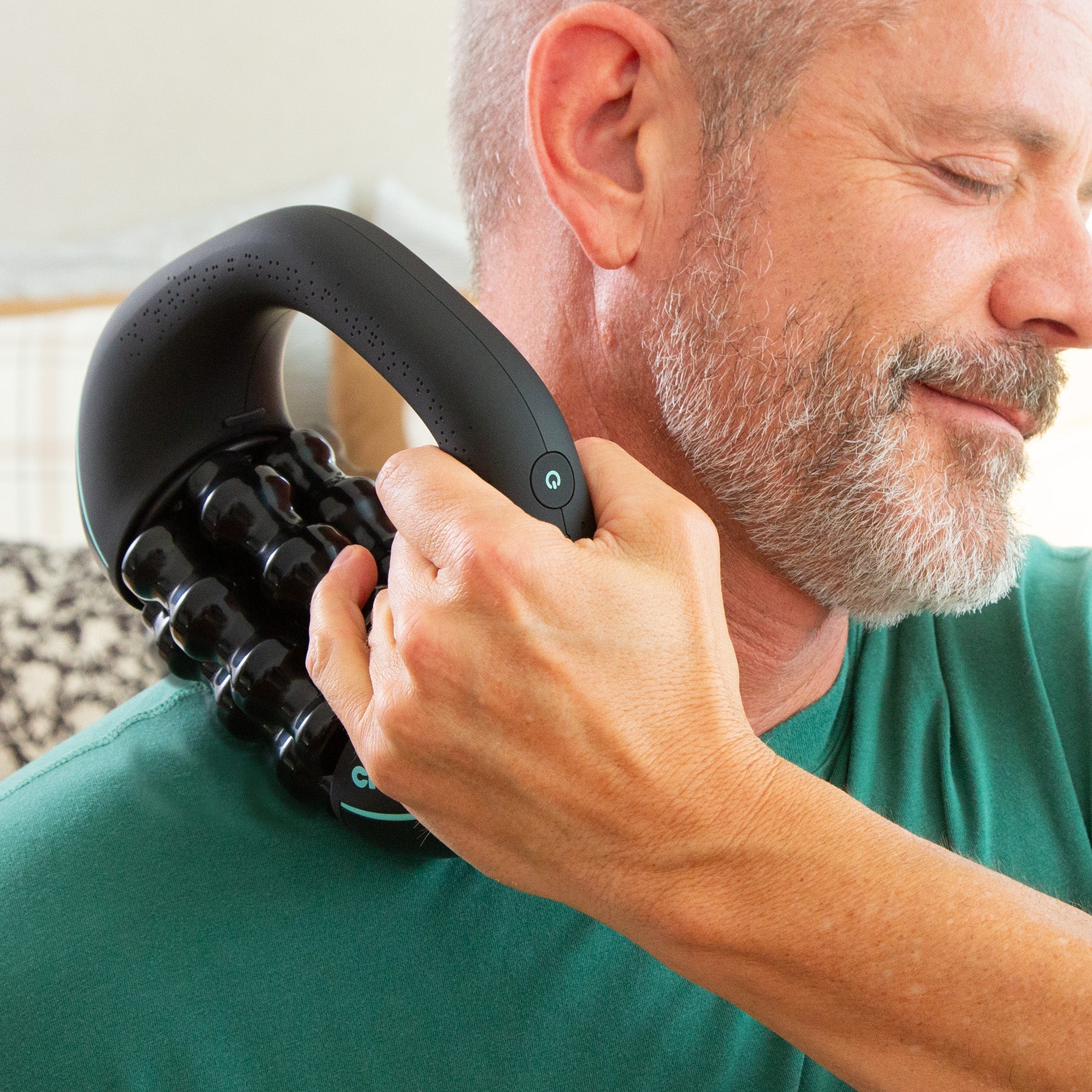 Person using the Chirp RPM Mini on their neck and shoulder