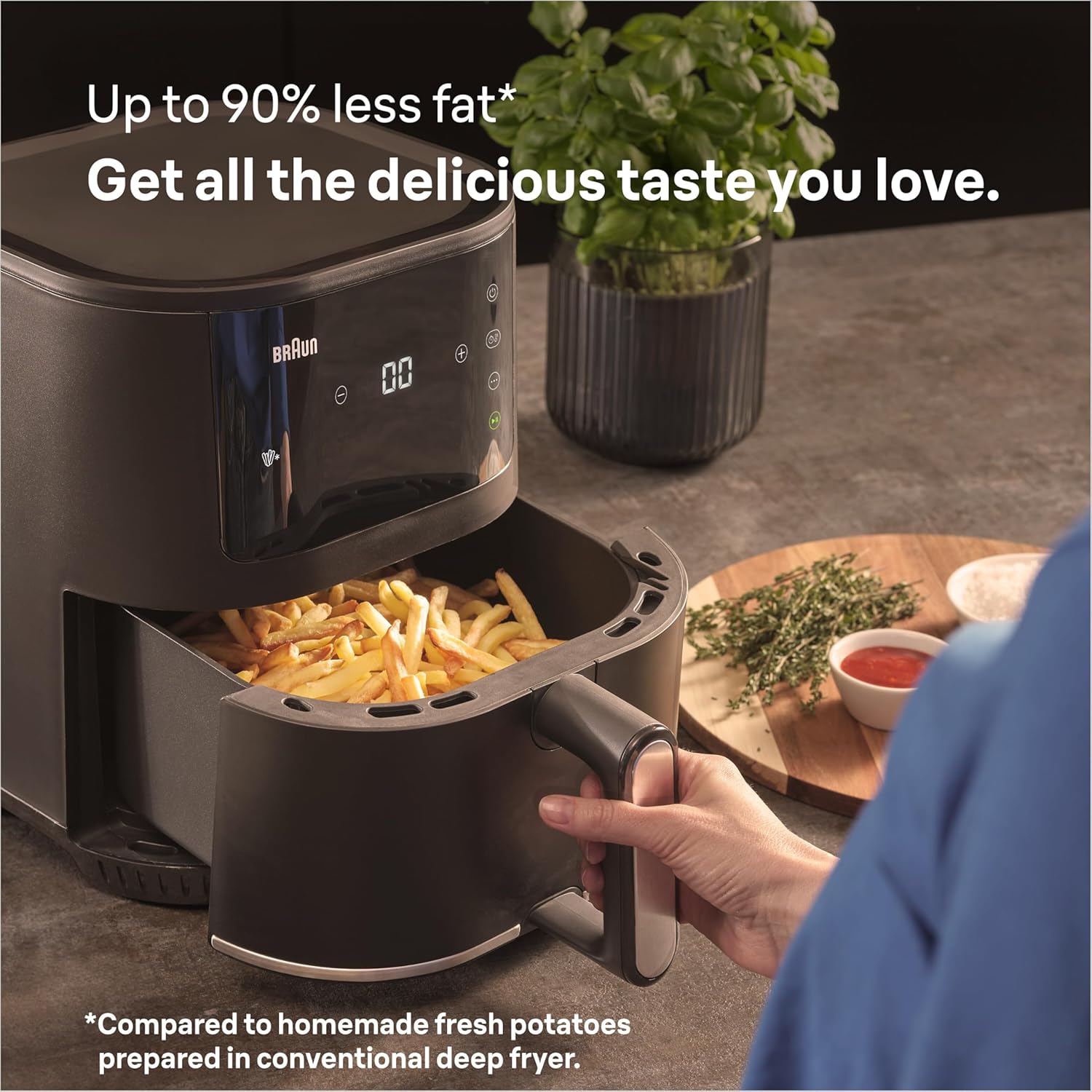 Braun MultiFry 4.3L HF3030 air fryer cooking food